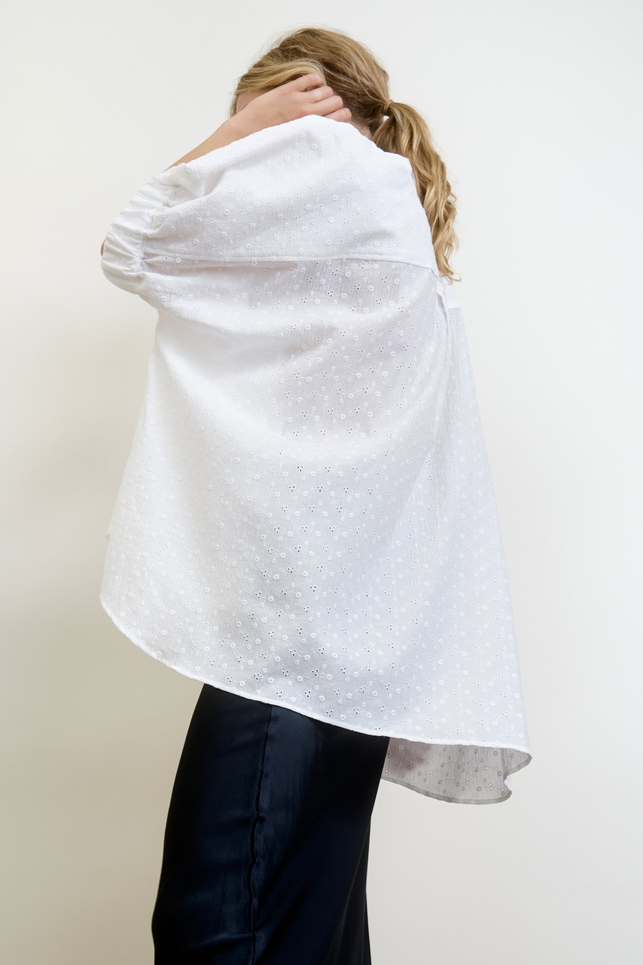 LE SHORTY | white eyelet