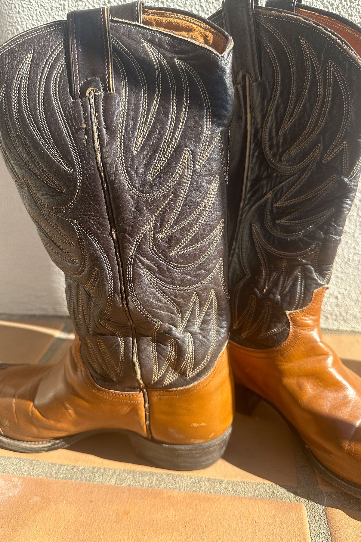 VINTAGE JUSTIN COWBOY BOOTS | 2 tone w/lizard toe