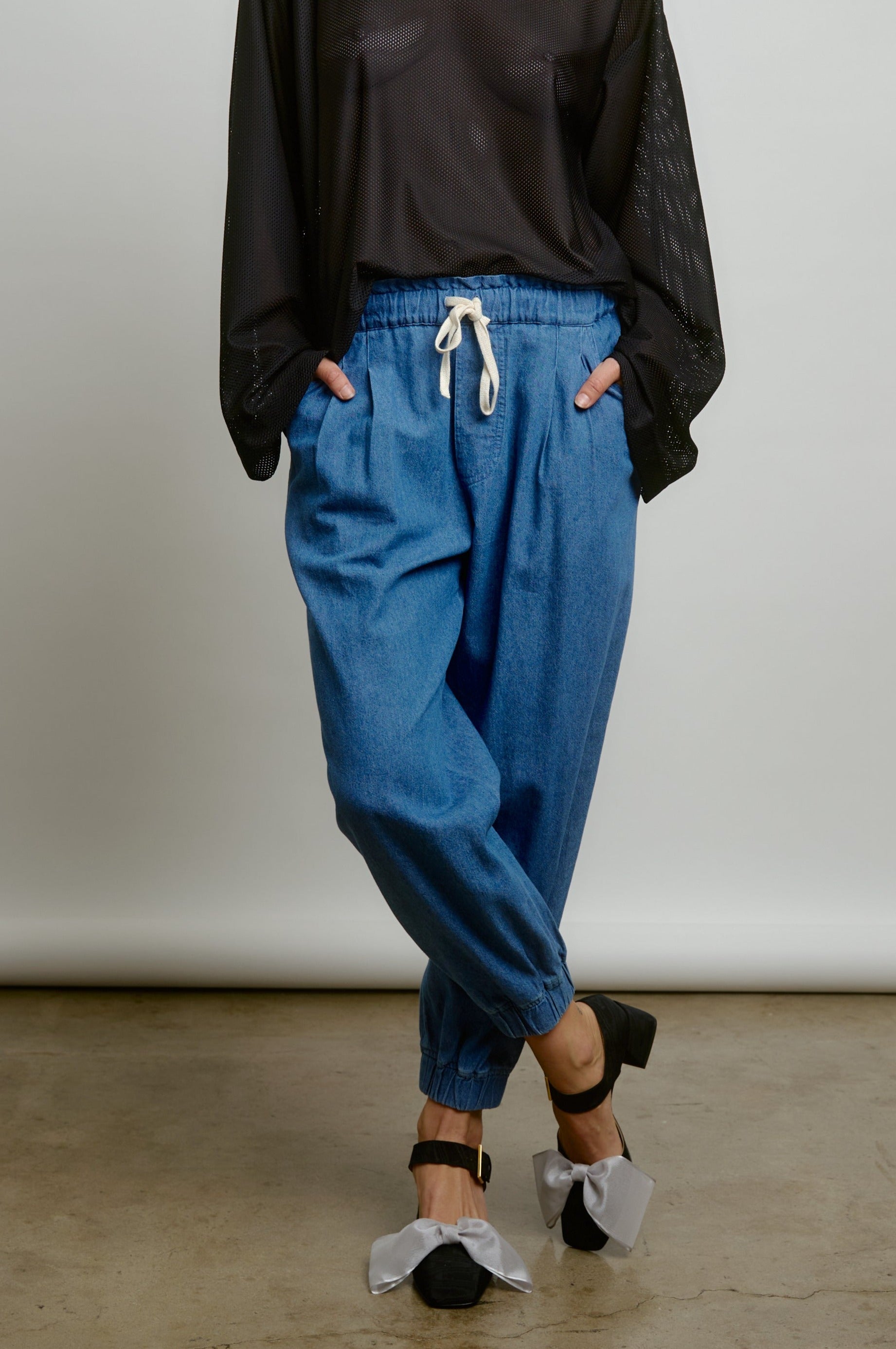 Aquarius_cocktail_Le_pant_jogger_Indigo_denim_sporty_pant