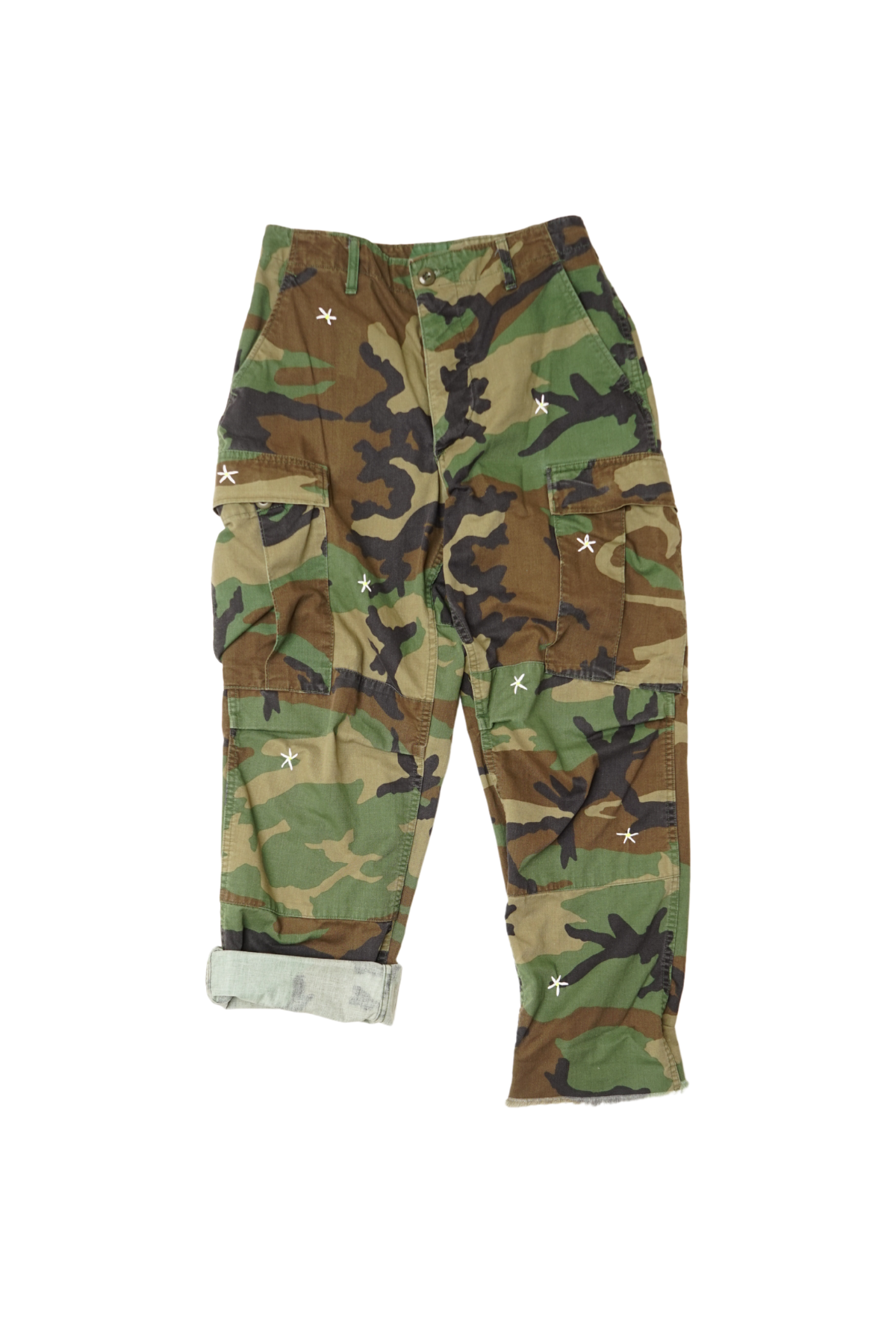 CAMO CARGO | daisy embroidery detail