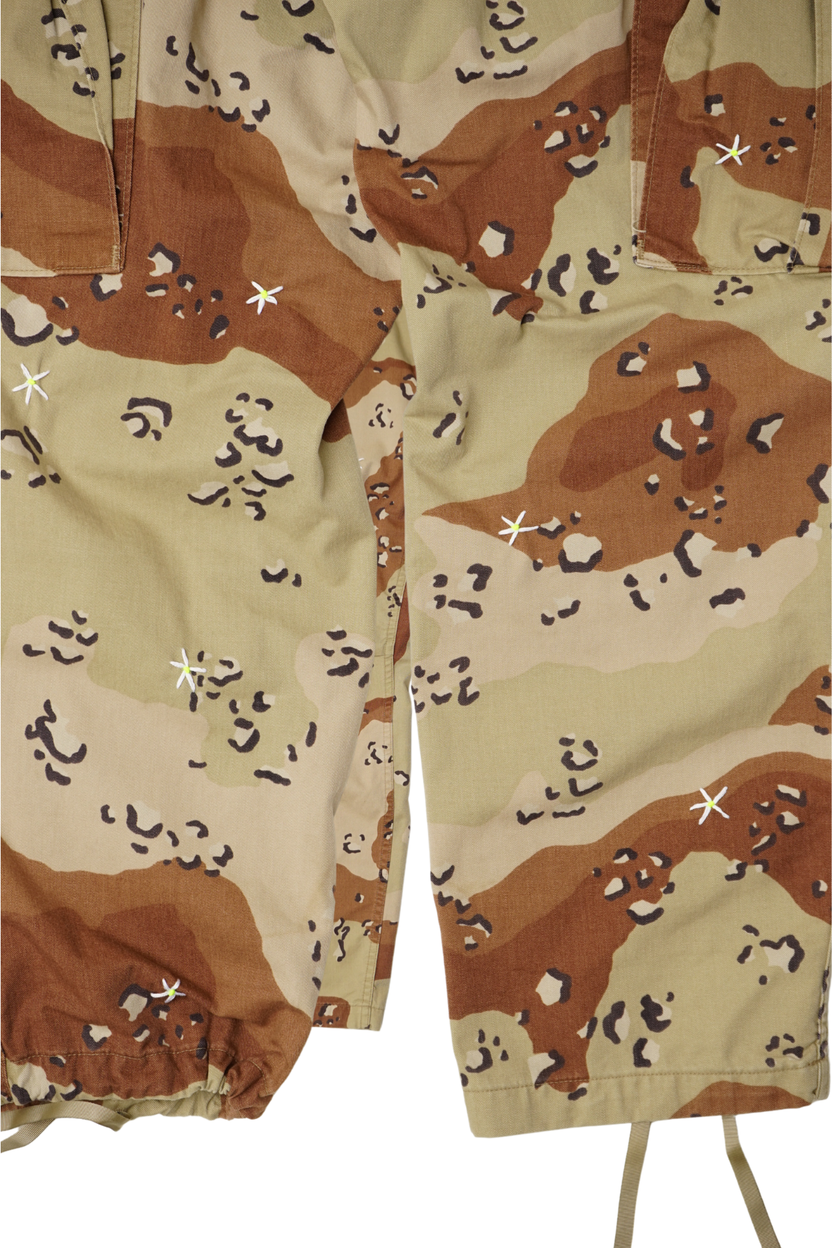 DESERT CAMO CARGO | daisy embroidery detail