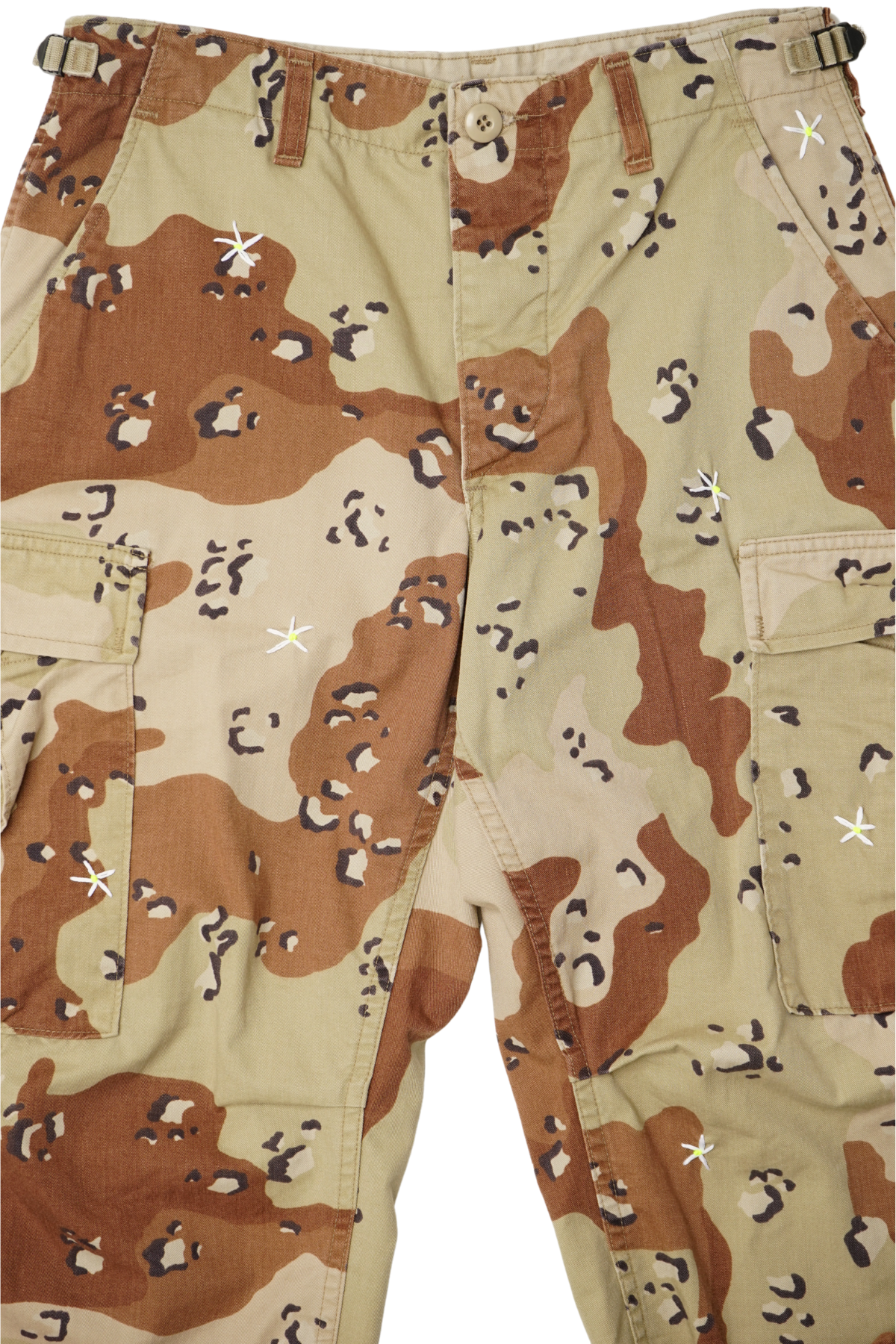 DESERT CAMO CARGO | daisy embroidery detail
