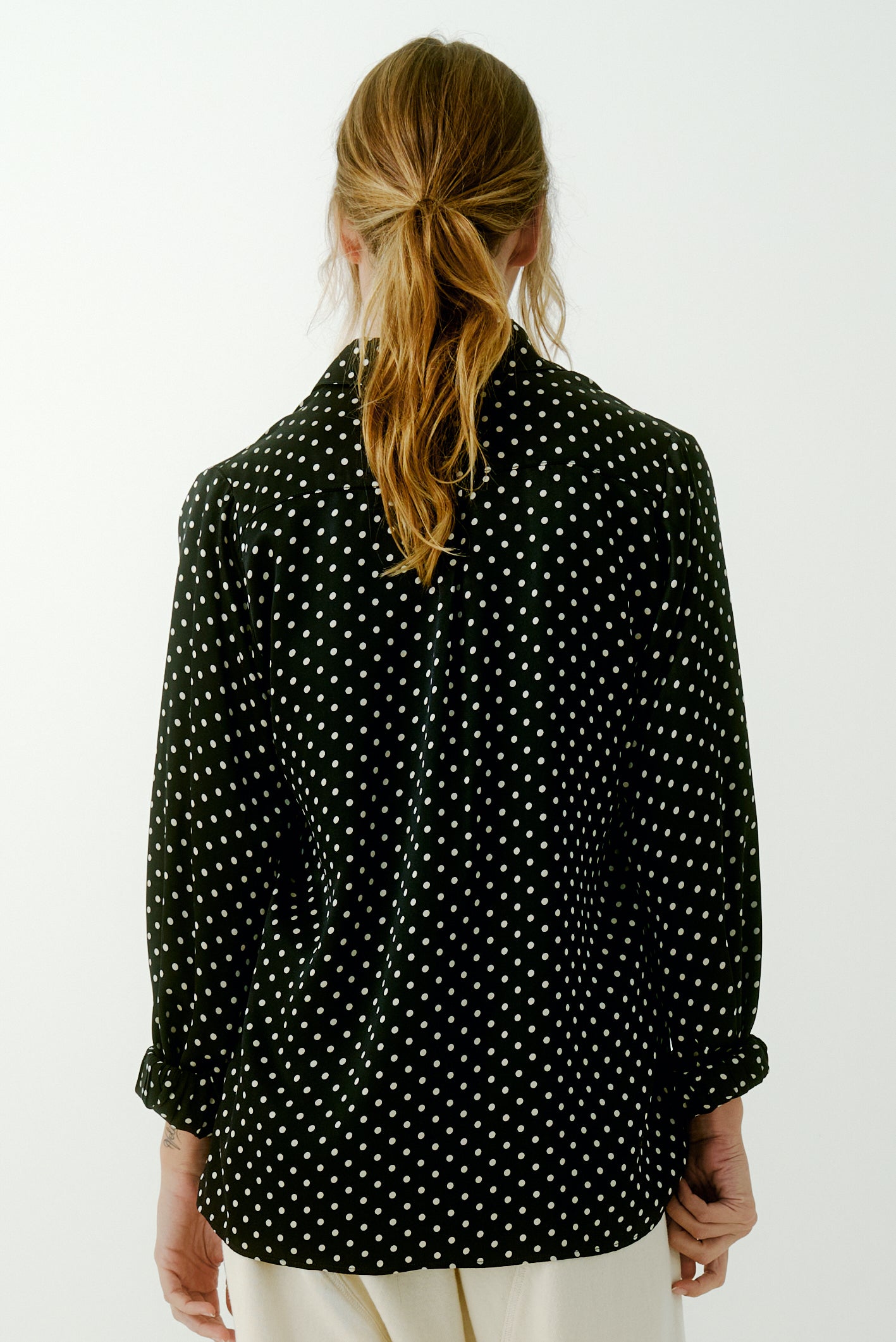 VIVI | black with white dot