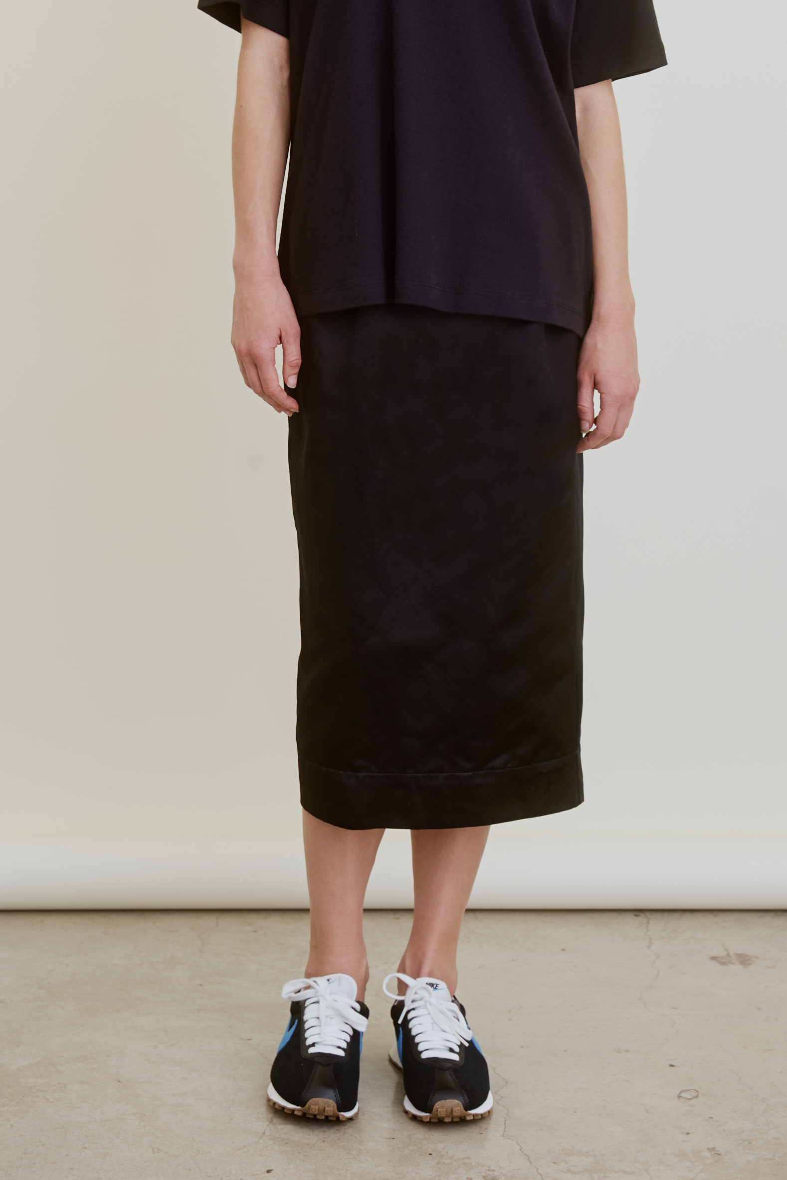 LE PENCIL | black satin