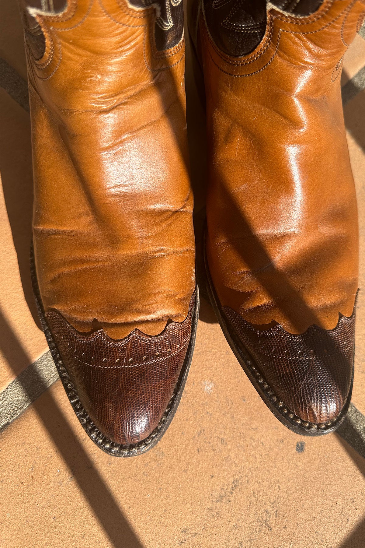 VINTAGE JUSTIN COWBOY BOOTS | 2 tone w/lizard toe