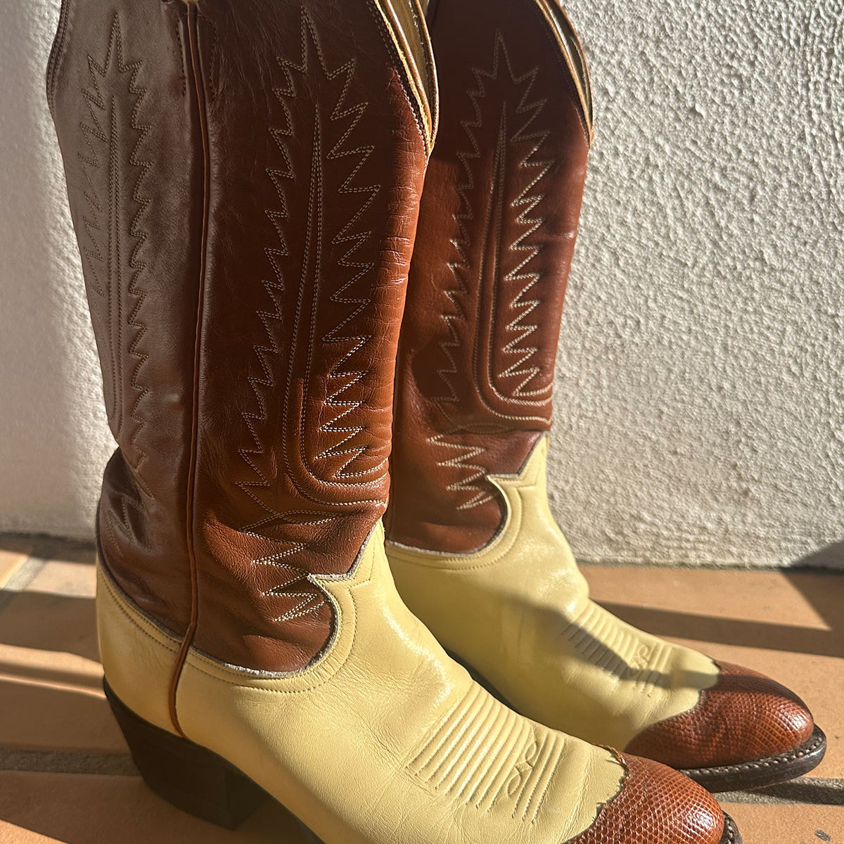 VINTAGE TONY LAMA COWBOY BOOTS tone cream and brown