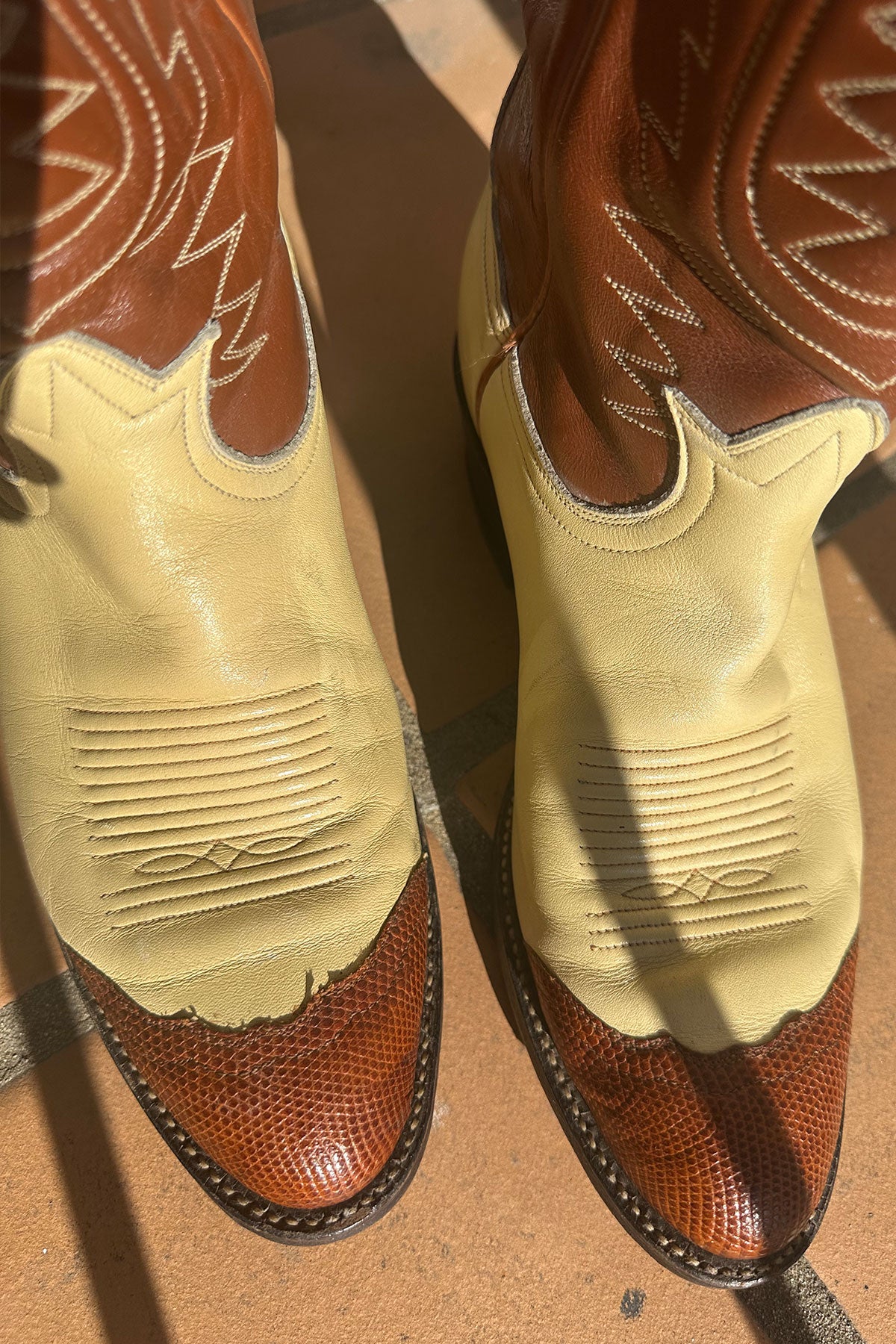 VINTAGE TONY LAMA COWBOY BOOTS | 2 tone cream and brown
