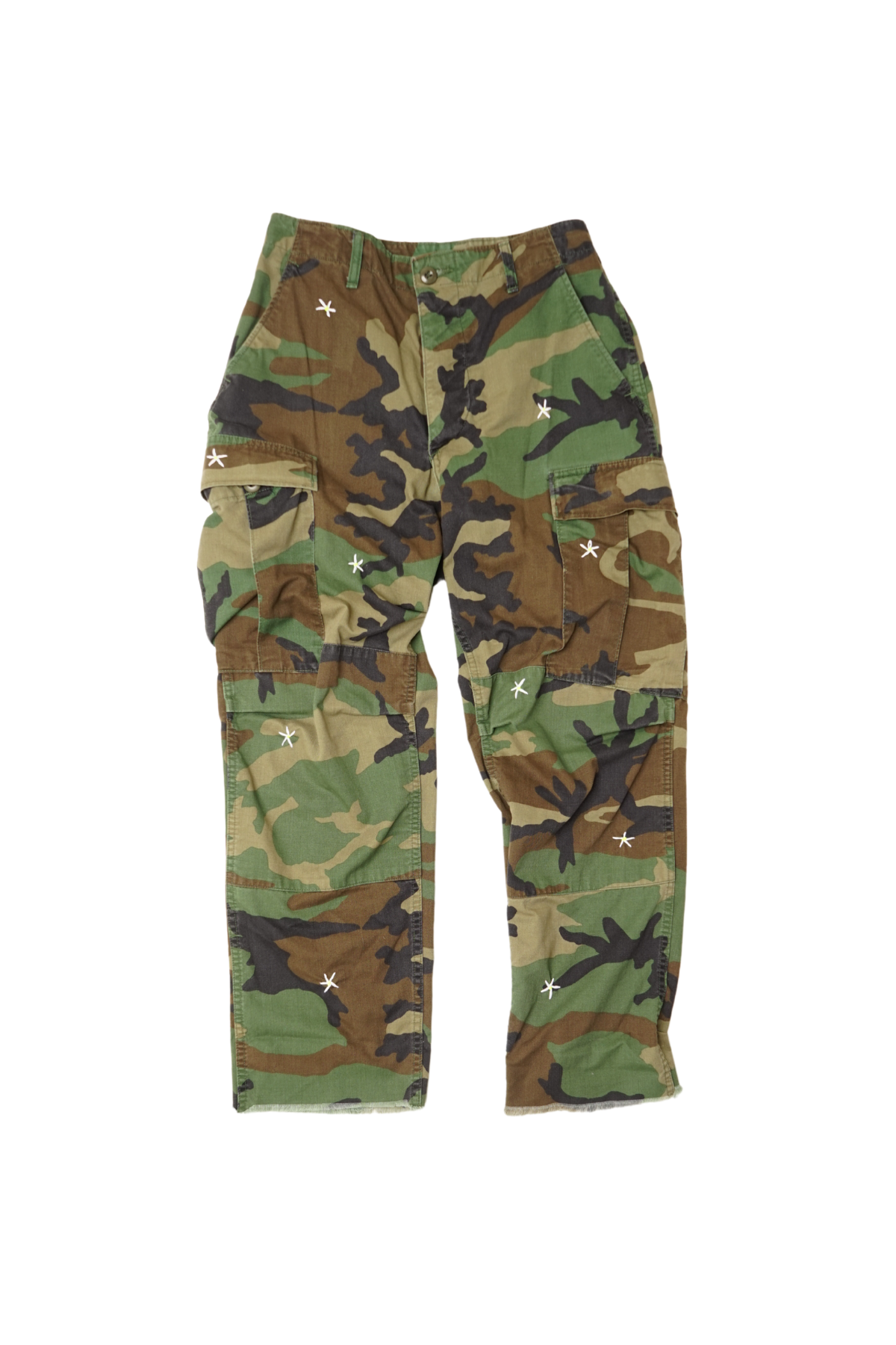 CAMO CARGO |  daisy embroidery detail