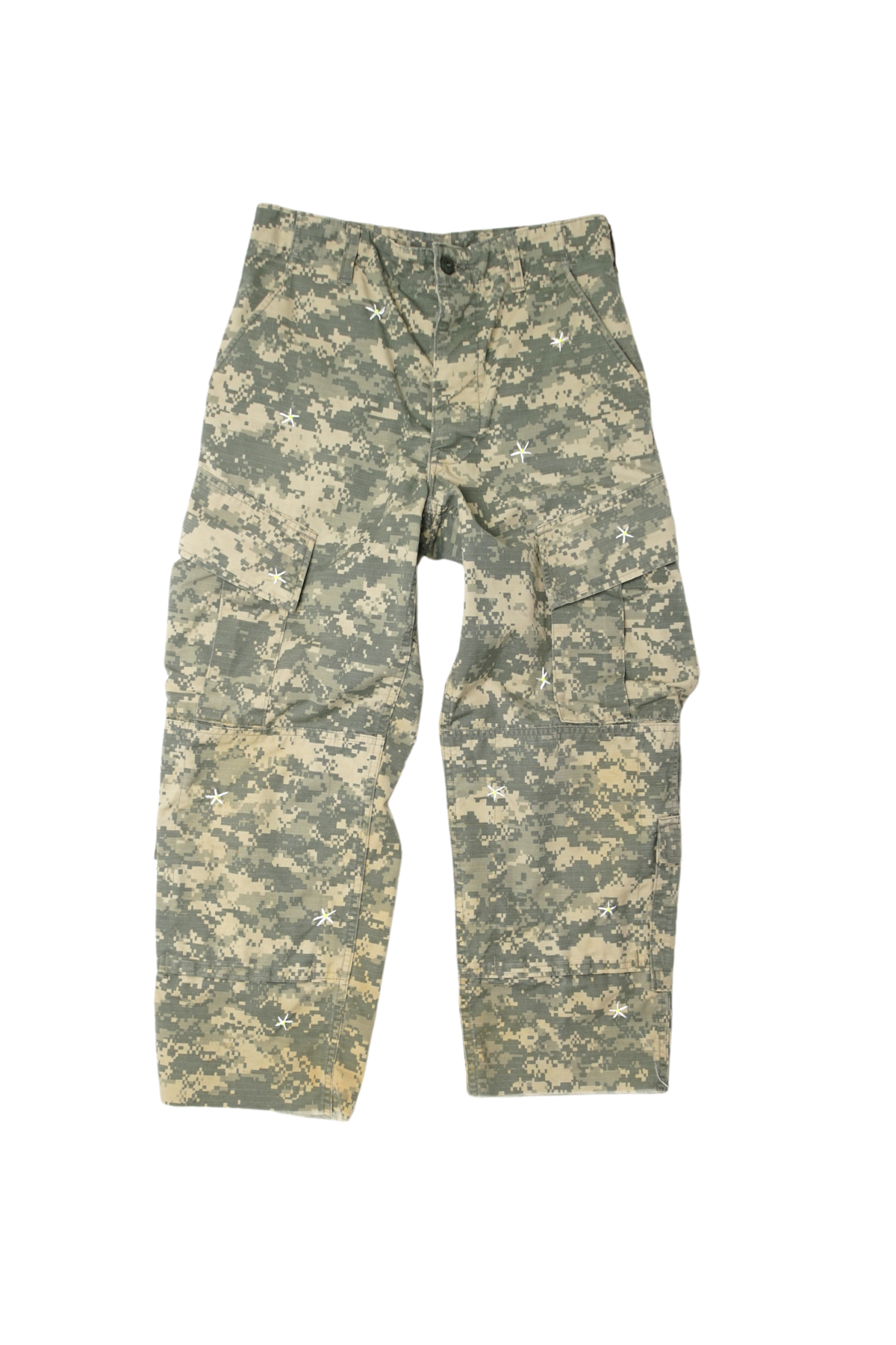 DIGITAL CAMO CARGO |  daisy embroidery detail