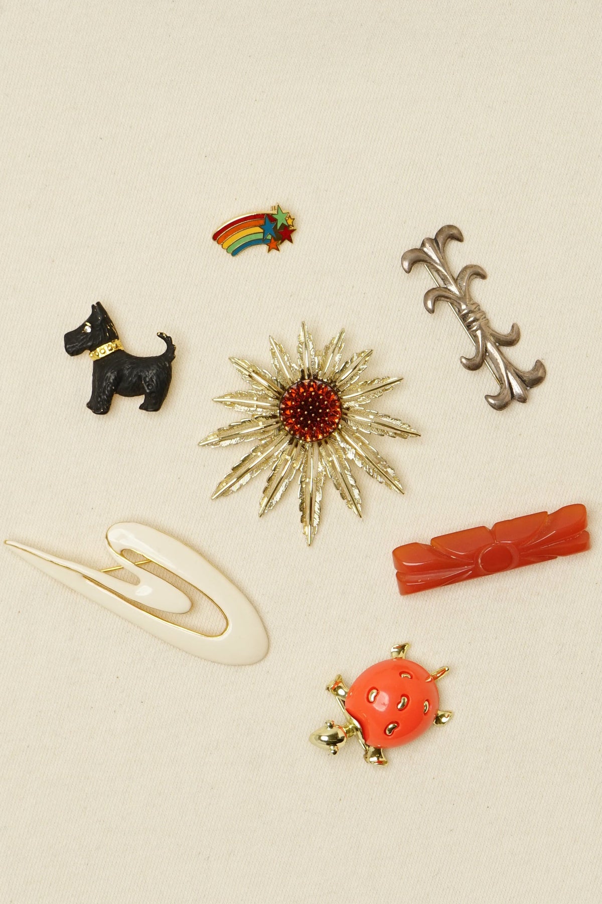 VINTAGE BROOCHES | group B