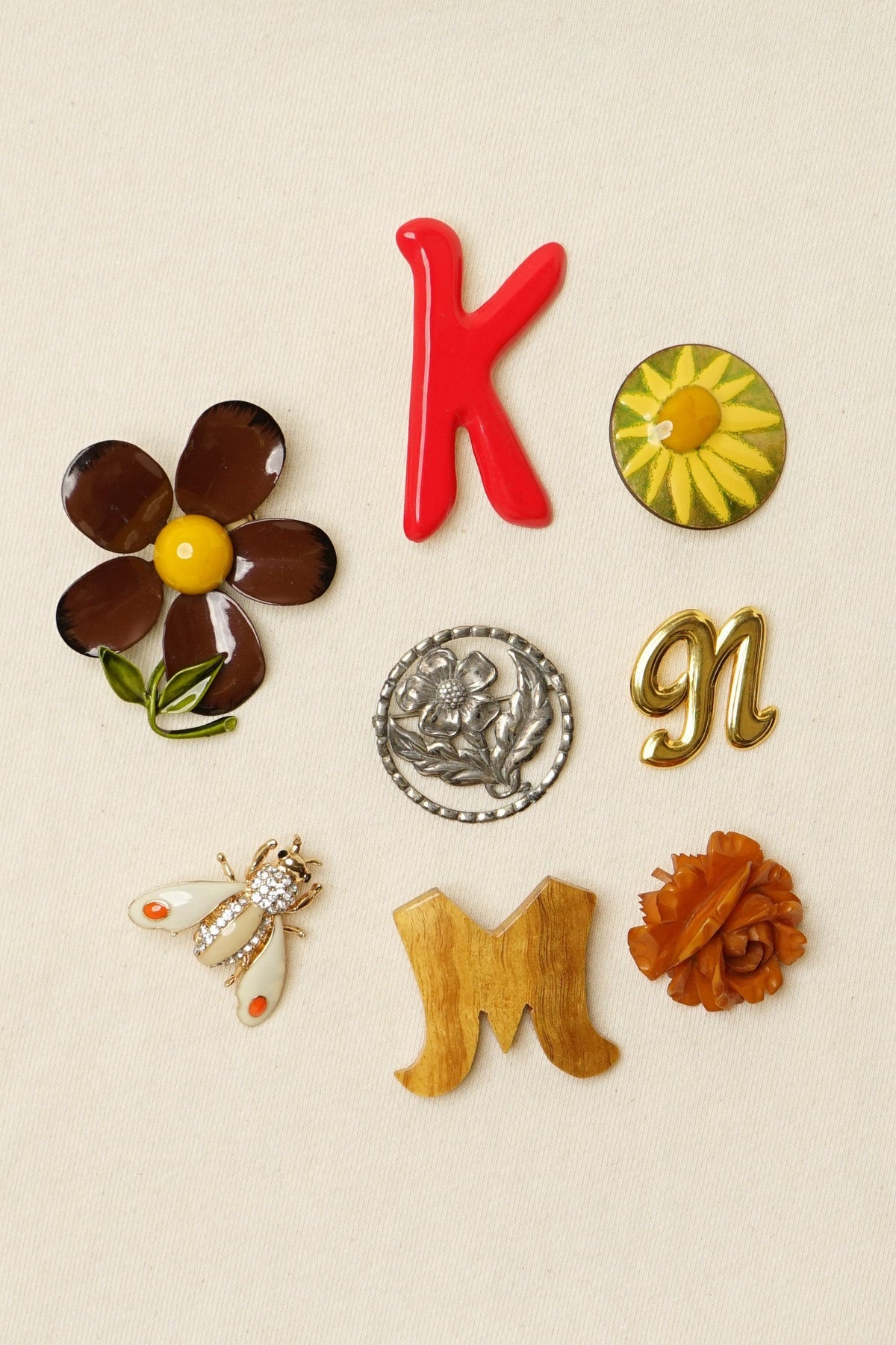 VINTAGE BROOCHES | group D