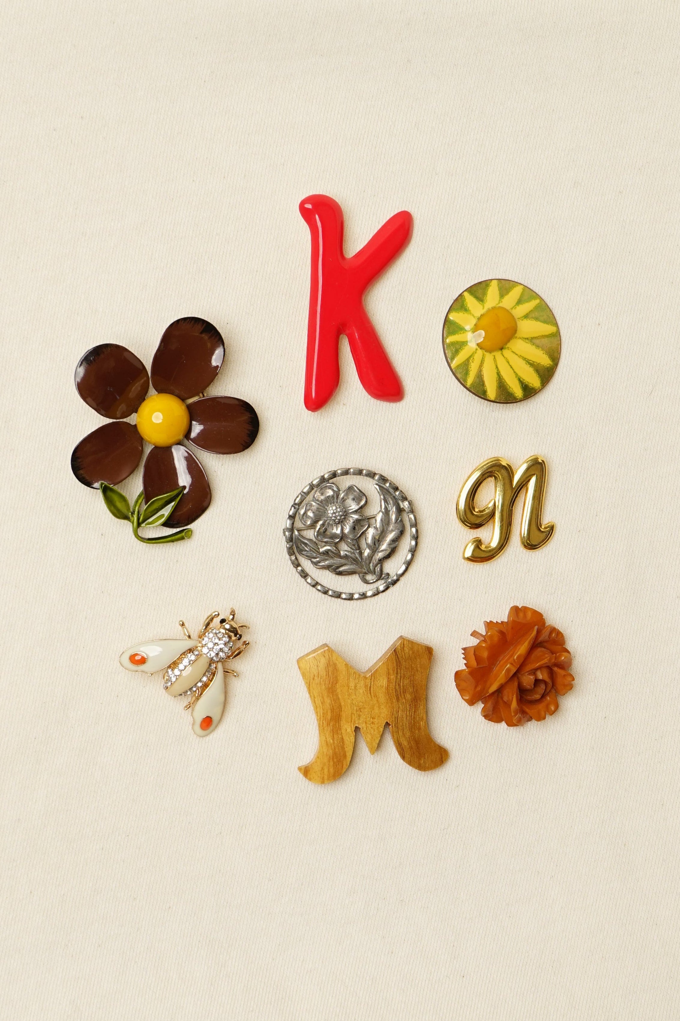 VINTAGE BROOCHES | group D