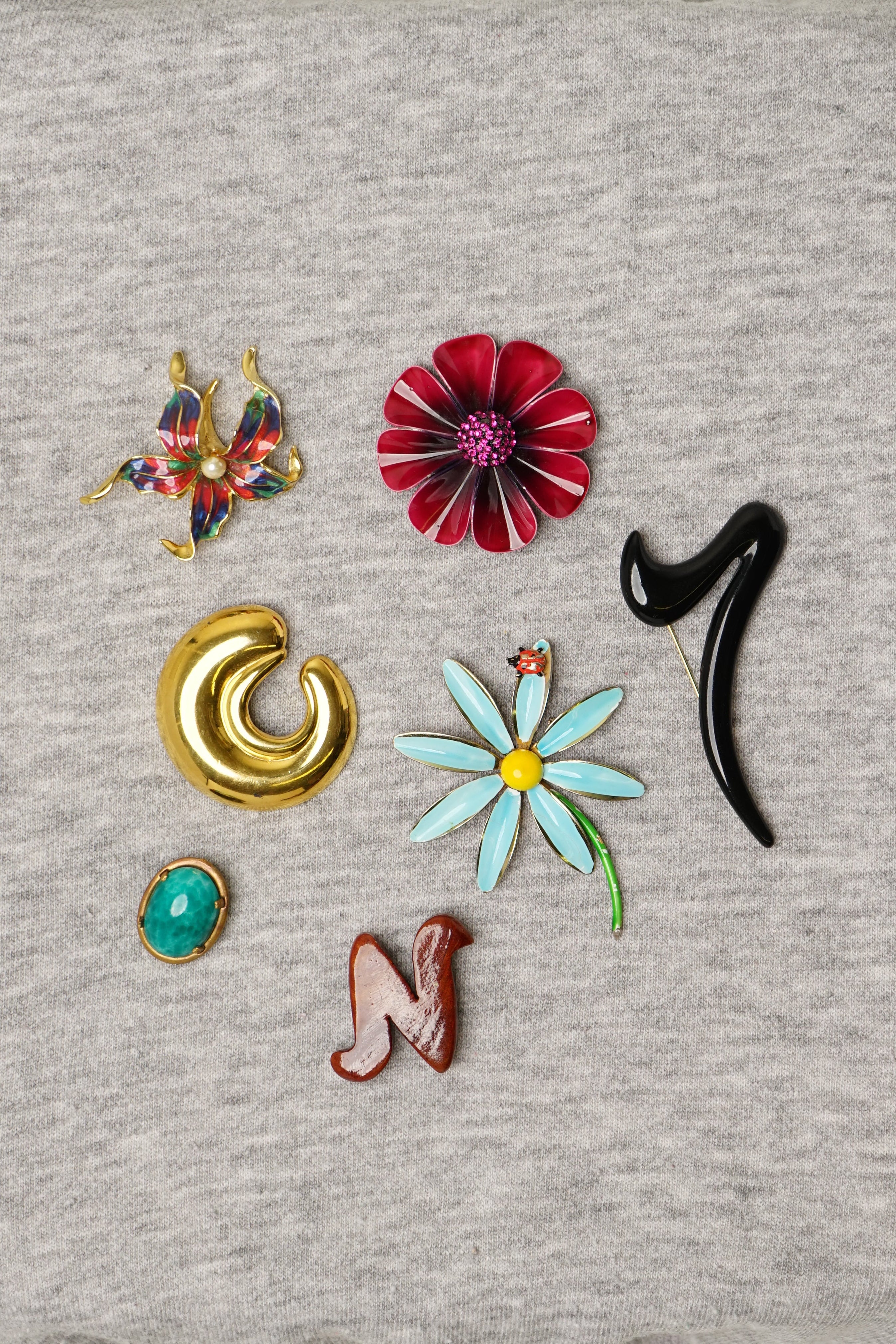 VINTAGE BROOCHES | group 1