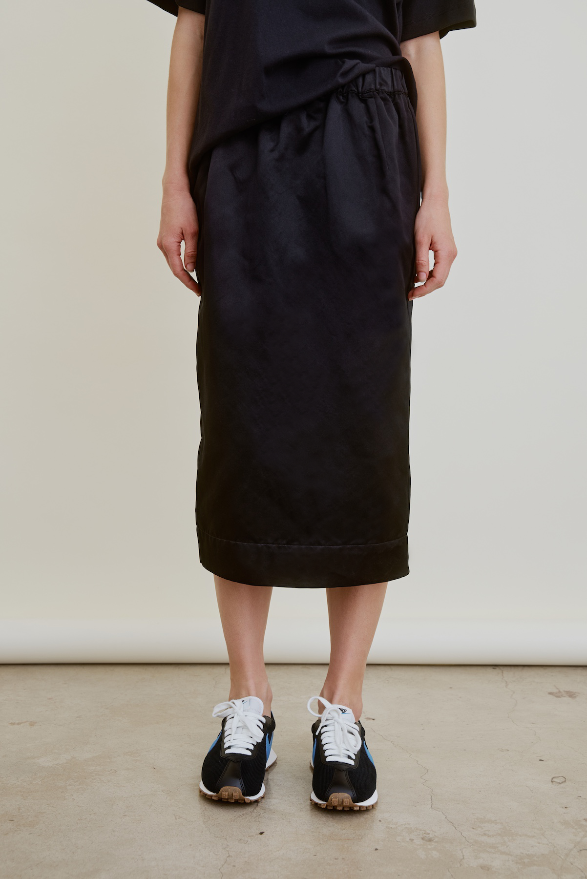 LE PENCIL | black satin