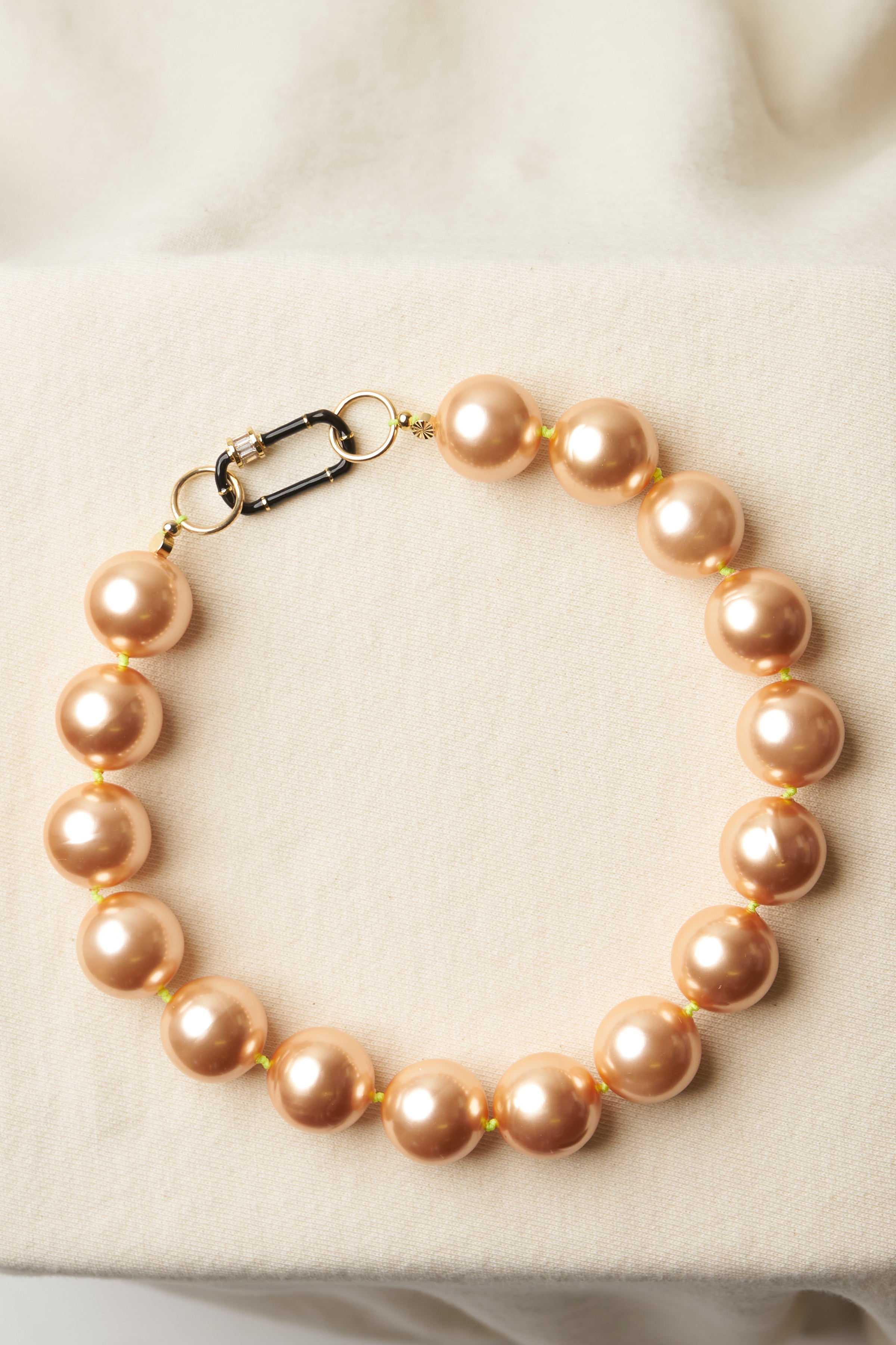 CHOKER | jumbo pink pearls