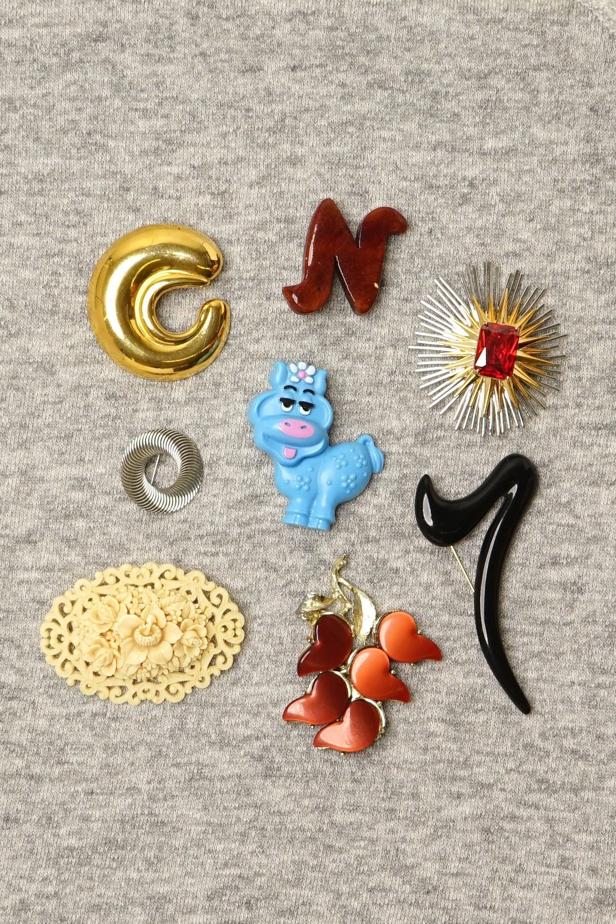 VINTAGE BROOCHES | group A